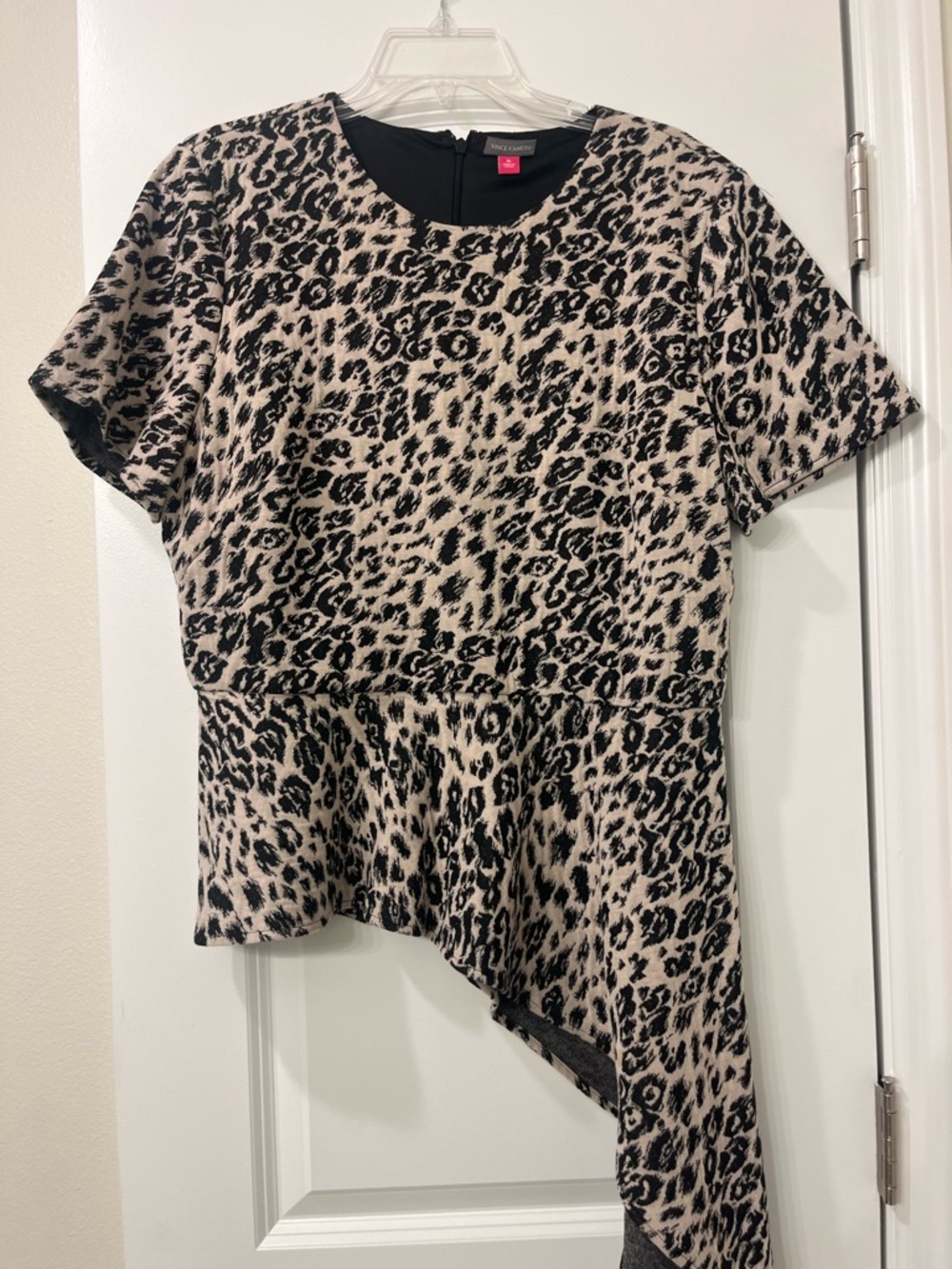 Vince Camuto Black & Cream Leopard Asymmetrical Peplum Top Short Sleeves Size XL